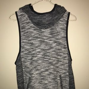 Sleeve less sweatshirt